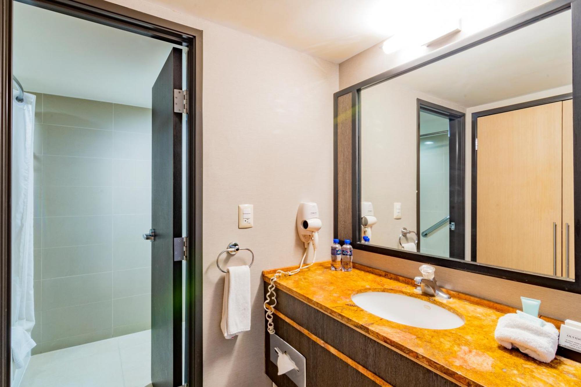 Hotel Lucerna Ciudad Juárez Extérieur photo